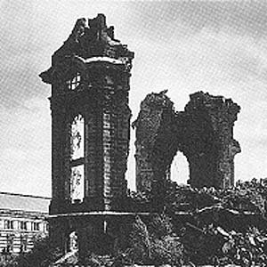 Loading 75K - Ruins of Frauenkirche, 1945