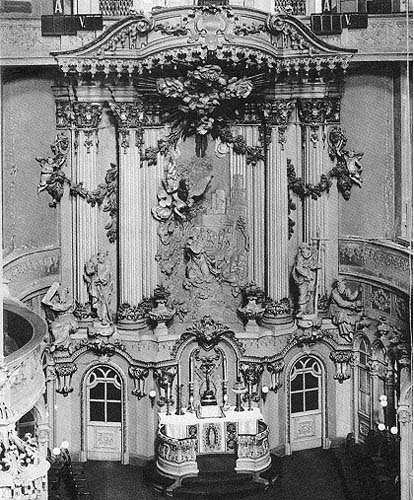 Loading 120K - Altar, Frauenkirche, Dresden