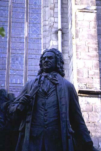 Loading 63K - J. S. Bach - bronze by His (detail)